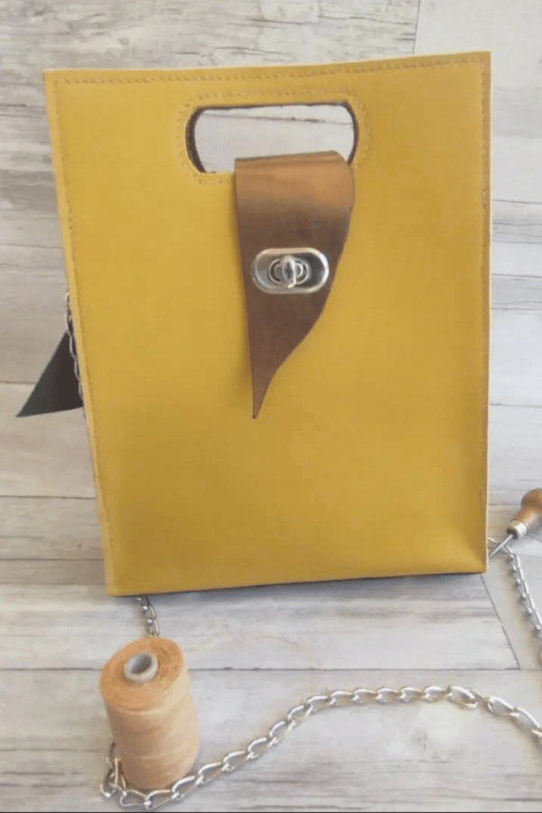 Sac trapèze jaune moutarde et or – Image 2