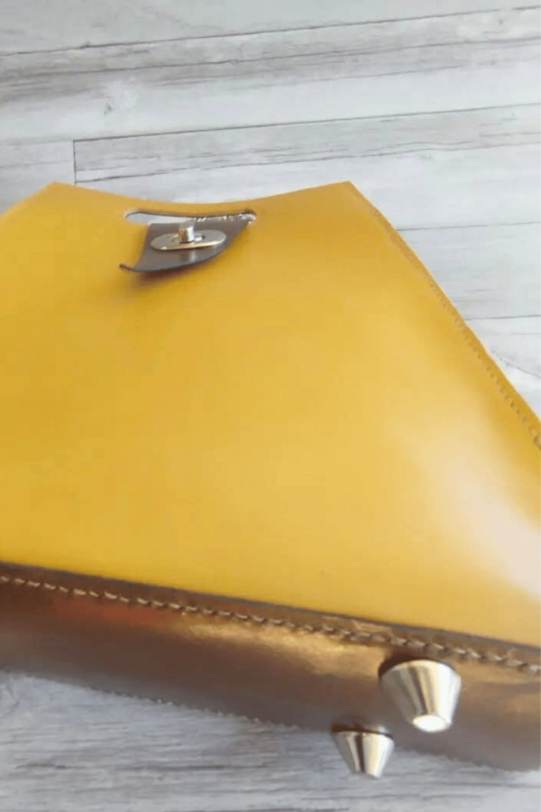 Sac trapèze jaune moutarde et or – Image 3