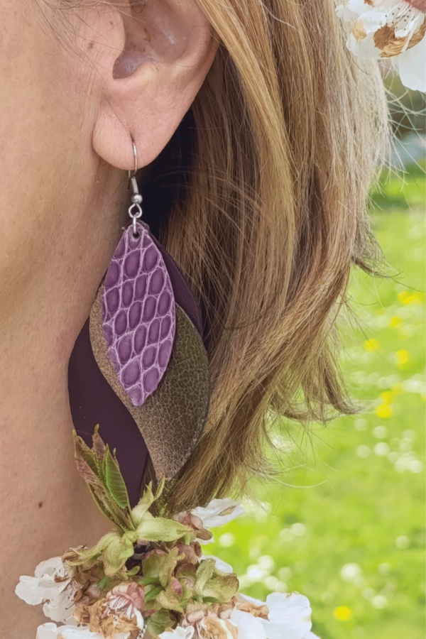 Boucles d'Oreilles Iris en Cuir Upcyclé - Élégance Légère et Durable