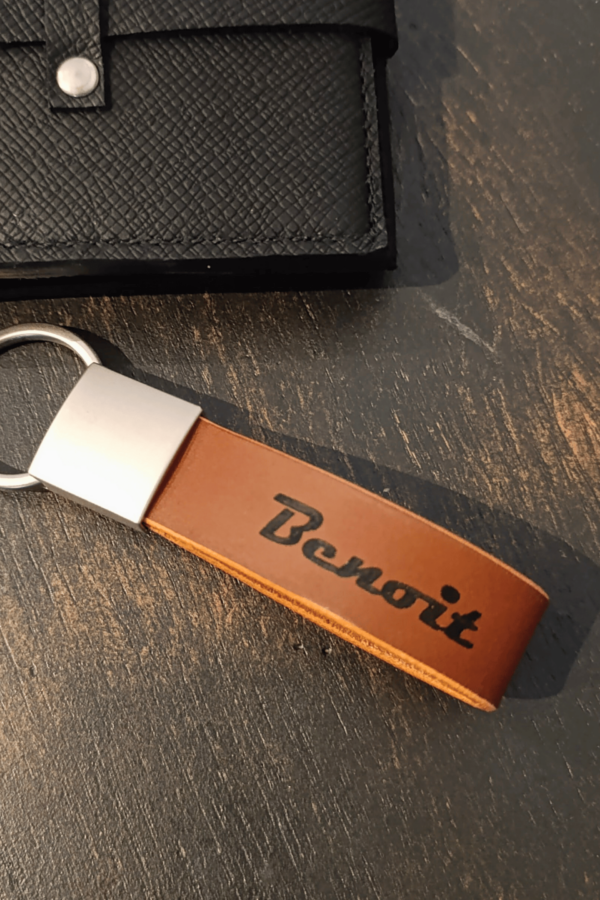 Porte-clés personnalisé en cuir recyclé – Gravure laser