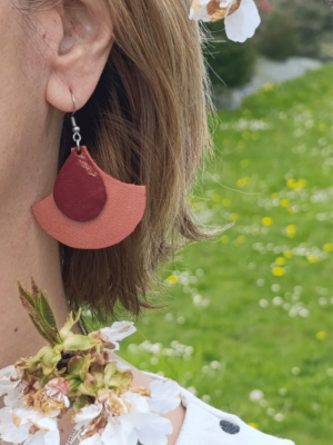 Boucles d'Oreilles Ginkgo Bicolores en Cuir Upcyclé - Élégance Naturelle et Géométrique