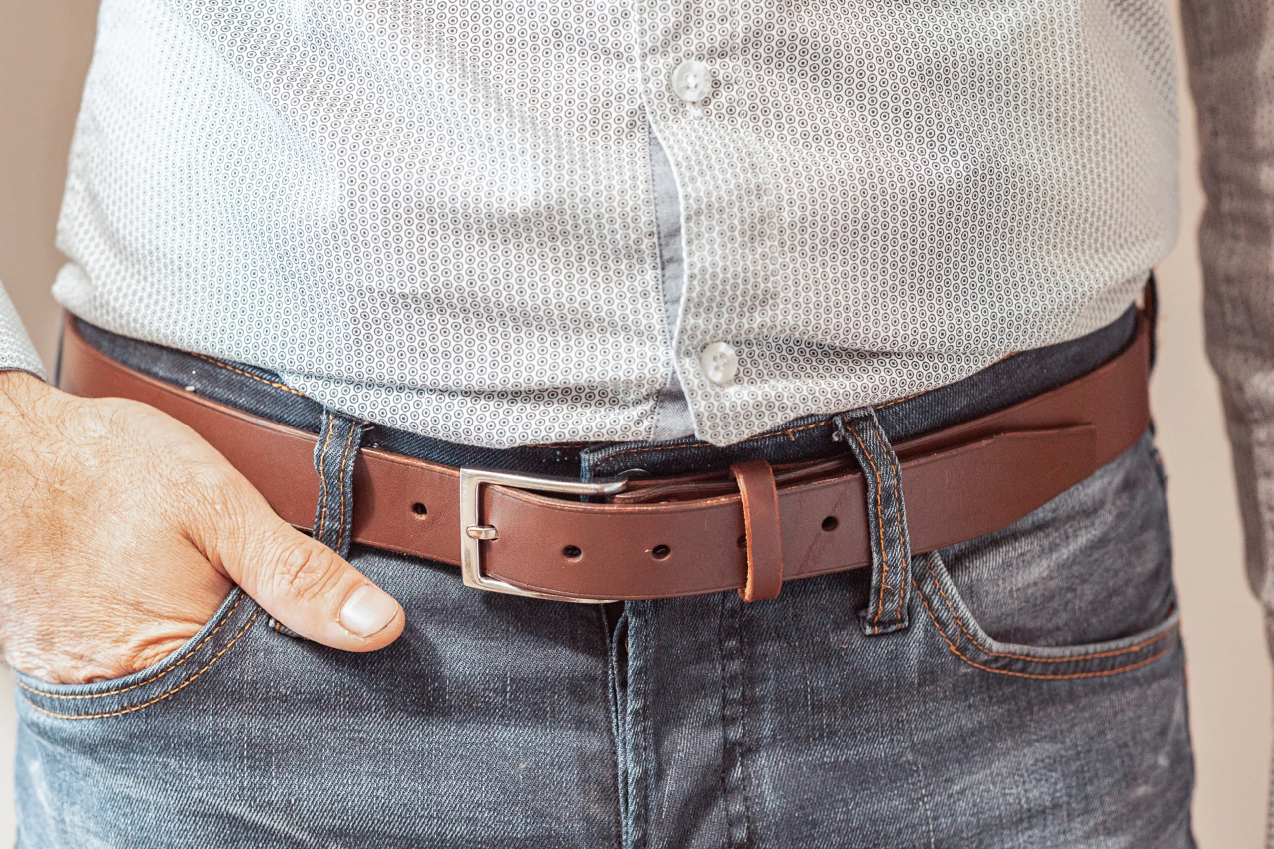 Ceinture en cuir marron surpiquée personnalisée – Édition Fête des pères – Image 2
