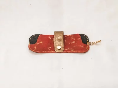 Etui à lunettes solaires cuirs bordeaux et doré-Pau de Cuir-Pau-Maroquinerie