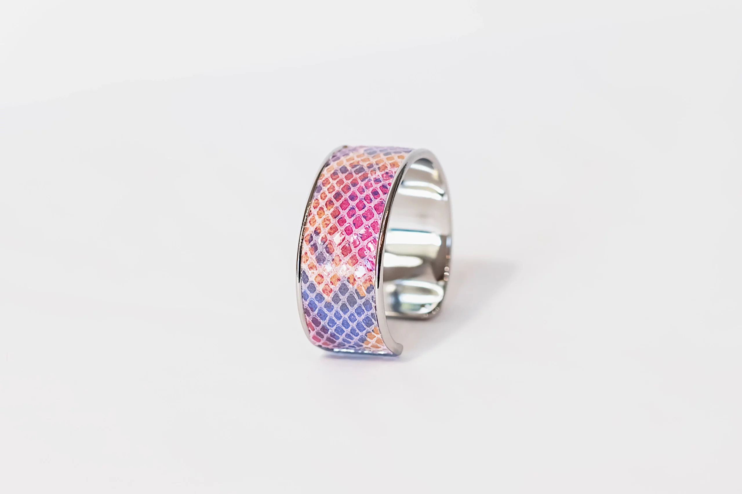 Manchette large acier et cuir rose-Pau de Cuir-Pau-Maroquinerie artisanale