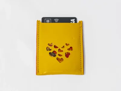 porte-carte coeur jaune moutarde-Pau de Cuir-Pau-Maroquinerie artisanale