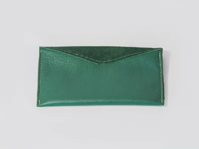 Porte-chéquier vert sapin- Pau de Cuir-Pau-Maroquinerie artisanale