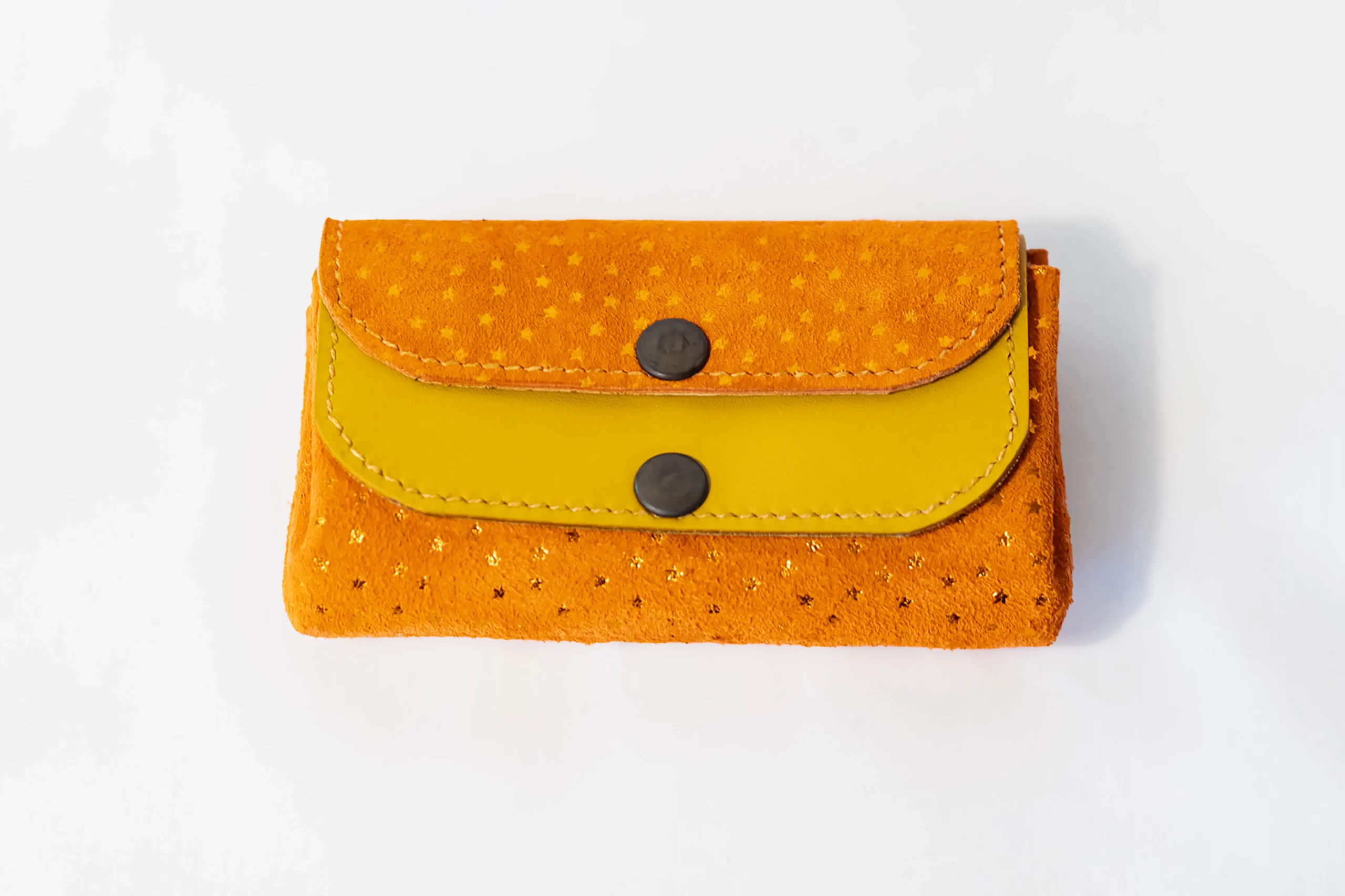 Porte-monnaie Le p'tit sucré cuir jaune moutarde et suédine orange avec des petites étoiles jaunes -Pau de Cuir-Pau-Maroquinerie artisanale