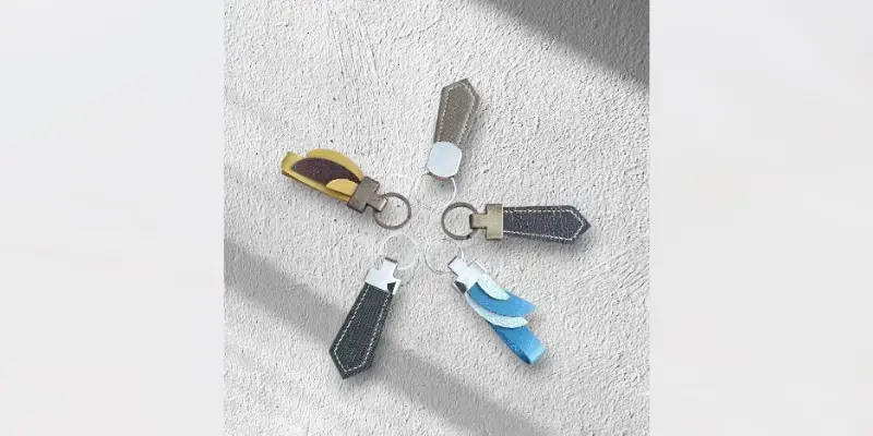 Coollection de portes-clés en cuir upcyclé -Pau de Cuir-Pau-Maroquinerie artisanale