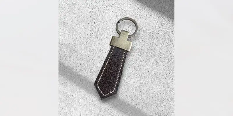 Porte-clés en cuir upcyclé poney-Pau de Cuir-Pau-Maroquinerie artisanale