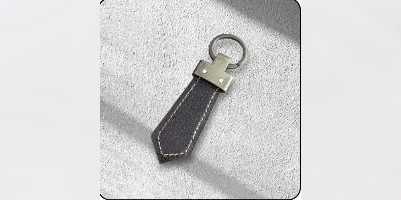 Porte-clés en cuir upcyclé poney verso-Pau de Cuir-Pau-Maroquinerie artisanale