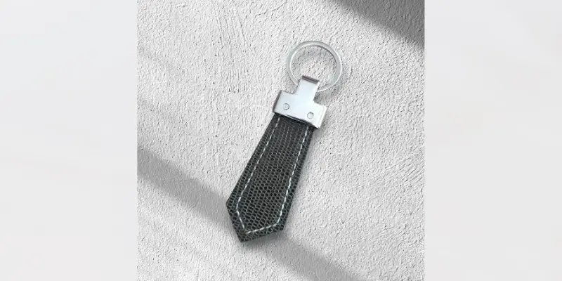 Porte-clés en cuir upcyclé vert verso-Pau de Cuir-Pau-Maroquinerie artisanale