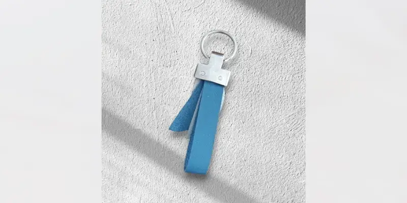 Porte-clés Plume en cuir upcyclé bleu verso-Pau de Cuir-Pau-Maroquinerie artisanale